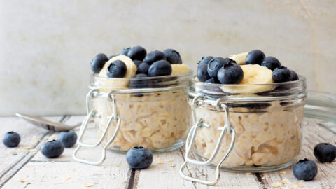 Ovesné vločky přes noc: Snadná snídaně plná živin – jak na ně