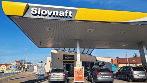 Slovensko bude dočasně účtovat cizincům naftu za zvláštní cenu