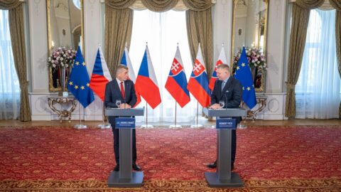 Vlády Česka a Slovenska se v úterý po třech letech sejdou ke společnému jednání