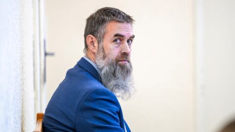 Soud dal prezidentovu řidiči za nehodu v opilosti zákaz řízení a pokutu