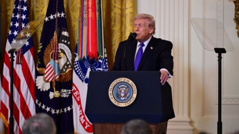 Írán a USA se dohodly na dvoutýdenním příměří a otevření Hormuzského průlivu