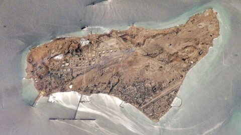 USA útočily na íránský ostrov Charg, brzy začnou eskortovat lodě Hormuzským průlivem, uvedl Trump