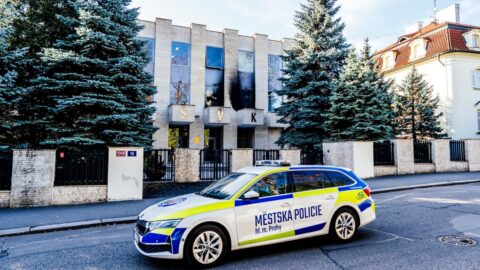 Policie obvinila kvůli útoku na Ruský dům v Praze muže z obecného ohrožení