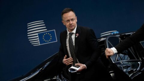 Maďarsko musí podle Evropské komise vysvětlit údajné kontakty ministra s Lavrovem