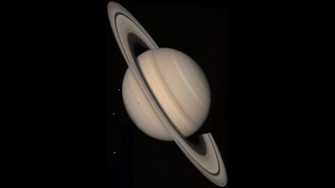 Vědci z Akademie věd ČR vysvětlili díky novým technologiím záhadu blesků na Saturnu