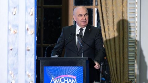 V Rumunsku se rozpadla vládní koalice, premiér Bolojan chce menšinový kabinet