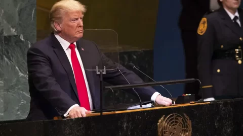 Trump se chce po Íránu zaměřit na KLDR, řekl jihokorejský prezident