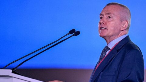 Šéf globálního leteckého odvětví varuje: Obnovení dodávek leteckého paliva může trvat měsíce