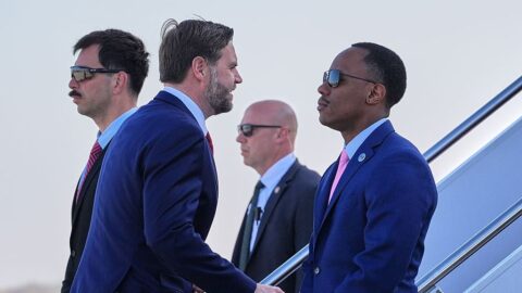 Armáda USA se chystá na údery na Írán pro případ neuzavření mírové dohody, řekl Trump