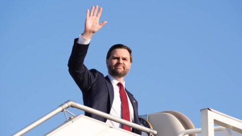 Viceprezident USA Vance odletí do Islámábádu na jednání s Íránci