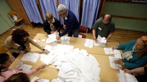 Konkurenční pozorovatelské mise vydaly protichůdné verdikty k maďarským volbám 2026