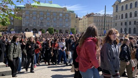 Studenti protestovali proti změně financování ČT a ČRo. Klempíř reagoval