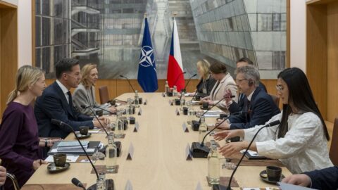 Šéfa NATO potěšila Babišova slova, že ČR splní závazky vůči alianci, řekl Vystrčil po jednání