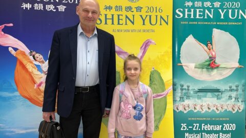 „Jsou na skutečném vrcholu umění,“ říká o souboru Shen Yun bývalý viceguvernér České národní banky