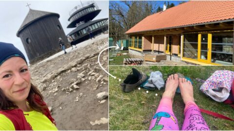 Dorazila na Sněžku. Maminka ušla 150 kilometrů, aby podpořila dostavbu lesní školy