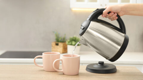 Přínosy pití horké vody