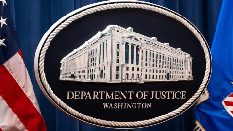 Itálie vydala do USA čínského občana podezřelého z hackerských útoků pro Peking