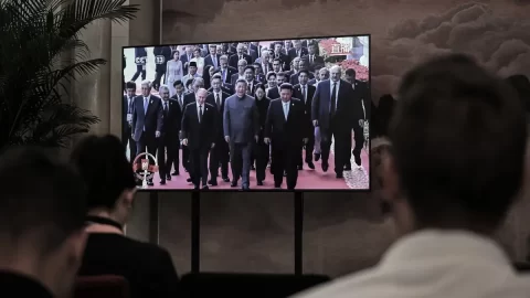 Šéf čínské diplomacie jednal s Kim Čong-unem o užší koordinaci v době konfliktu USA–Írán, říkají analytici