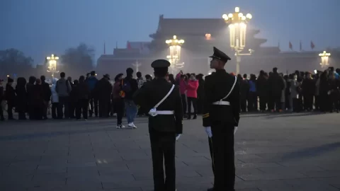 Čínská mládež nepřijímá morální divadlo čínského režimu