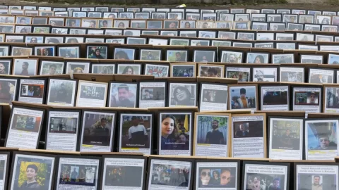 Íránský režim dlouhodobě vystavuje civilisty riziku, upozorňují obhájci lidských práv