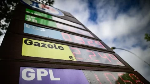 Ceny benzínu v Evropě o 70 % dražší než v USA