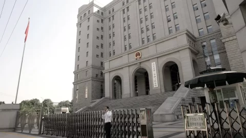 Případ starší ženy odsouzené na 7,5 roku ukazuje tvrdou represi proti praktikujícím Falun Gongu v Číně