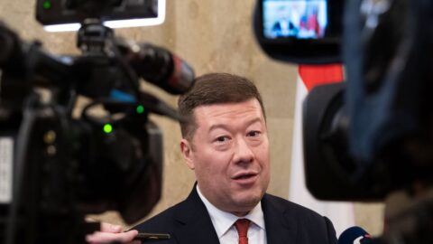 Řešením drahých energií by bylo zajištění surovin znovu i z Ruska, řekl Okamura