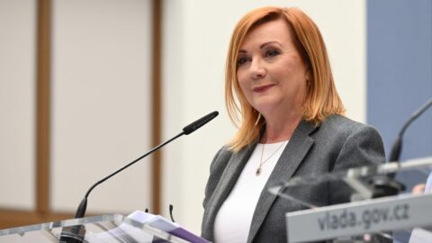 Schillerová: Vláda dál počítá se zastropováním důchodového věku na 65 letech