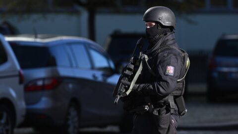 Pardubický soud dnes poslal do vazby pátého obviněného z útoku na zbrojovku