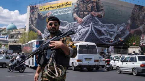 Írán zastavil tankery v Hormuzském průlivu, Izrael podle něj porušil příměří