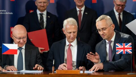 ČEZ smlouvou s Rolls-Royce SMR zahájil přípravu prvního modulárního reaktoru v Temelíně. „Chceme dobývat Evropu,“ řekl Havlíček