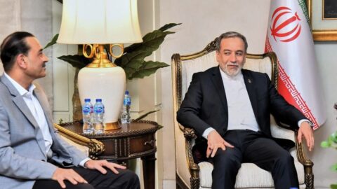 Arakčí tlumočil v Pákistánu postoj Íránu, přímá jednání s USA se zatím nerýsují