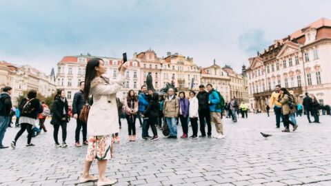Okamura jednal s čínským velvyslancem, chtějí do Česka dostat více turistů. Kolik u nás utrácejí?