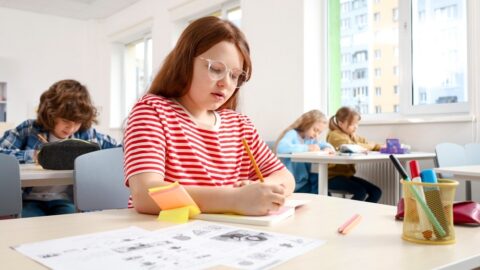 Zpět ke knihám a perům aneb proč vyrazilo Švédsko proti proudu a omezuje digitální zařízení ve výuce