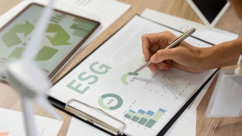 „Firmy potřebují vyrábět, ne psát slohovky.“ Vláda navrhla částečné omezení ESG reportingu