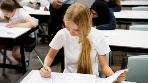 Začínají přijímací zkoušky na víceletá gymnázia, uchazečů je méně než loni
