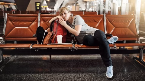 Jet lag: Jak se vypořádat s chaotickými biologickými změnami při překračování časových pásem