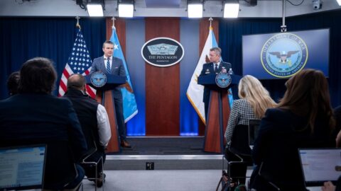 Hegseth: Americká blokáda íránských přístavů potrvá tak dlouho, jak bude třeba