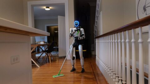 Humanoidní roboti začali v San Franciscu uklízet domácnosti. Poptávka je prý tak vysoká, že se zavedl čekací seznam