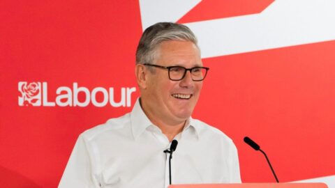 Britská vláda bude podle Starmera usilovat o sblížení s Evropskou unií