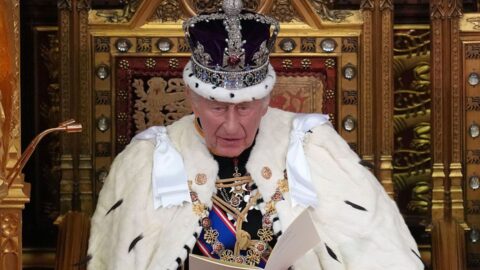Britská vláda se hlásí k závazkům v NATO a chce užší vztahy s EU, řekl král