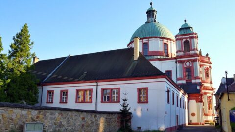 Lebku sv. Zdislavy se podařilo úspěšně vyjmout z betonu, je zachovalá