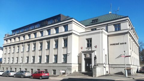 Mladík obviněný z vraždy dívky v Pardubicích skončil ve vazbě