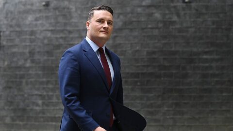 Britský ministr zdravotnictví Streeting oznámil rezignaci na vládní funkci