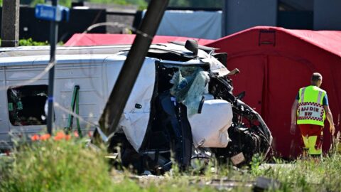 V Belgii se srazil vlak se školním autobusem, na místě jsou mrtví