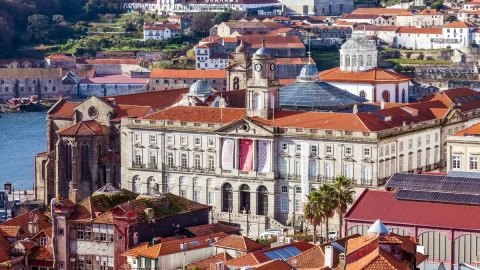 Palácio da Bolsa: Kolosální neoklasicismus