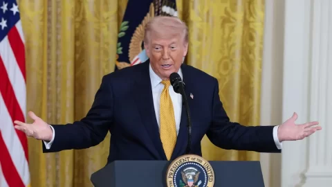 Trump tvrdí, že rozhovory s Íránem přinášejí pokrok a dohoda o ukončení války je „velmi možná“