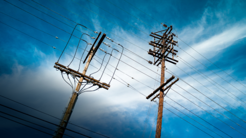Americká elektrická síť je rukojmím jediné součástky, jejíž dodání trvá roky