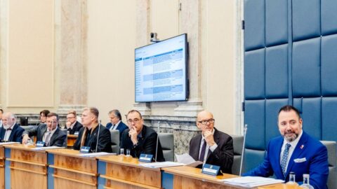 Vláda v pondělí projedná novelu, která má od příštího roku obnovit EET