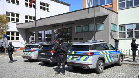 Polsko předá do Česka tři zadržené kvůli žhářskému útoku v Pardubicích